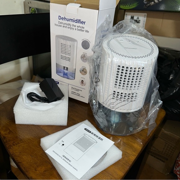 35oz Bathroom Dehumidifier Portable Small Dehumidifier with Auto Defrost - Picture 2 of 11